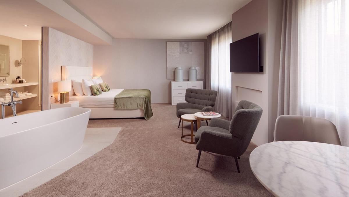 Amethyst Quartz Suite,1498555852:JPEG