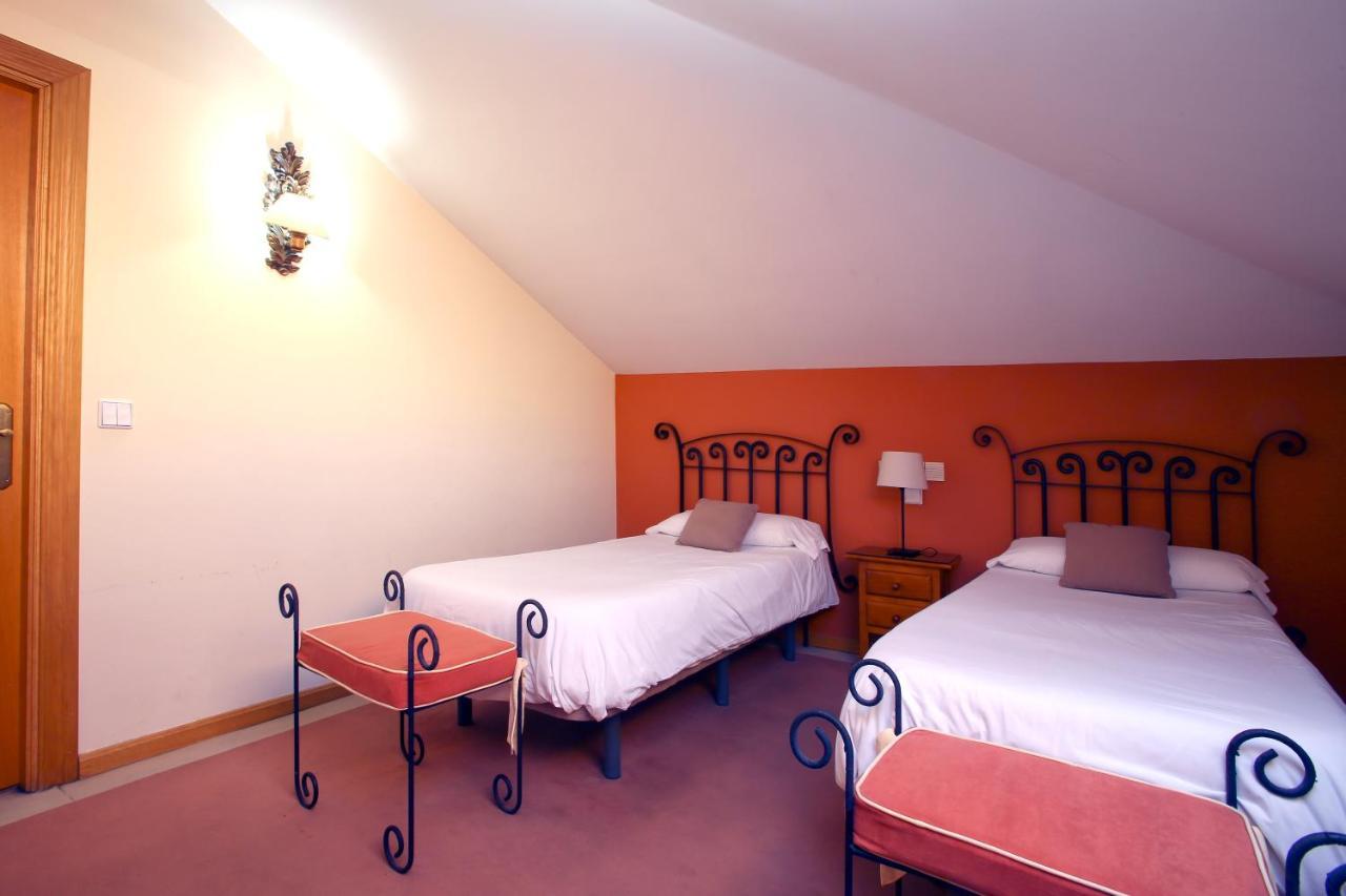 Twin Room,1498556860:JPEG