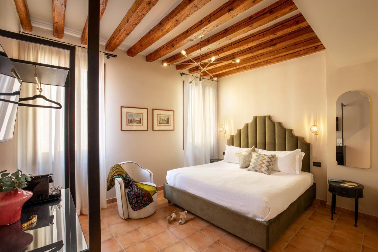 Deluxe Room,1498567651:JPEG