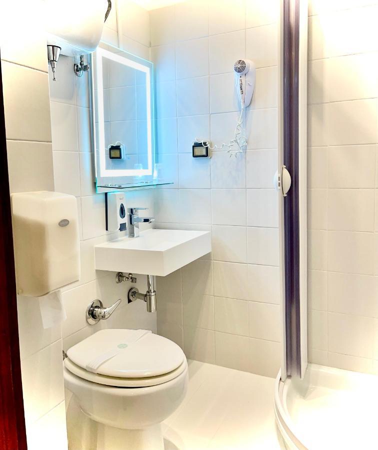 Double Room,1742588156:JPEG