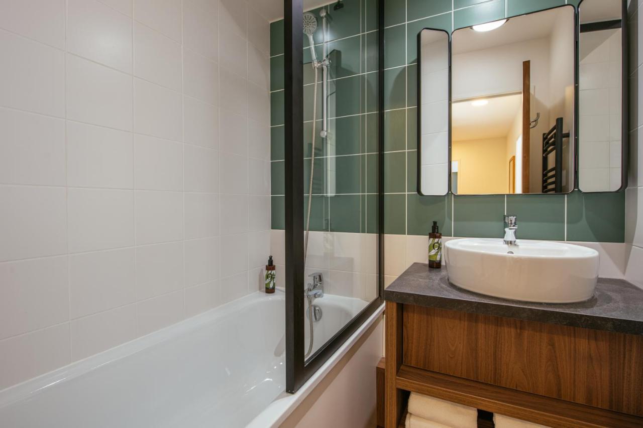 One-Bedroom Apartment,1371261362:JPEG
