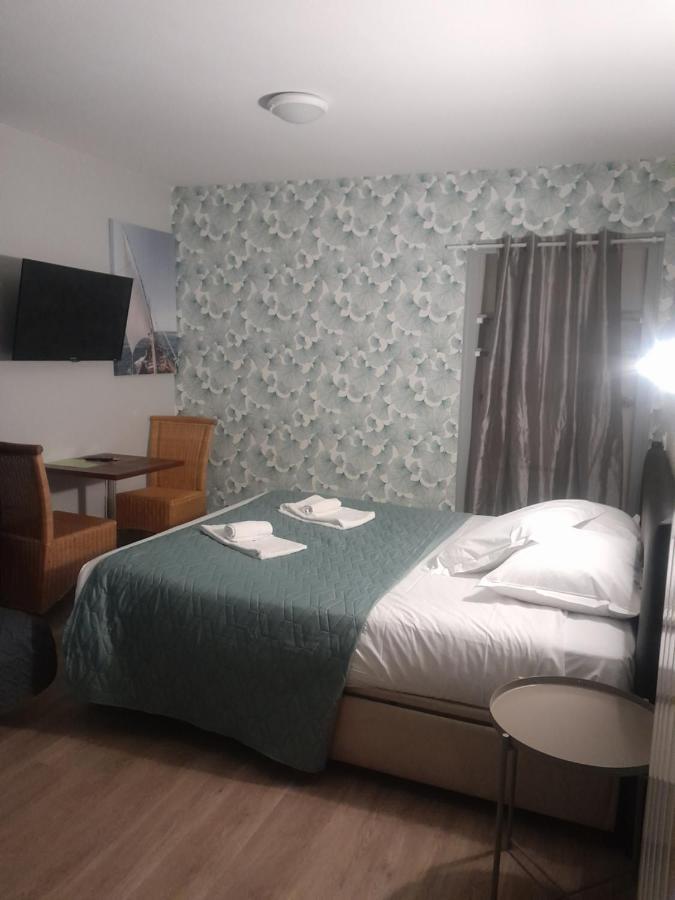 Family Room,1498890592:JPEG