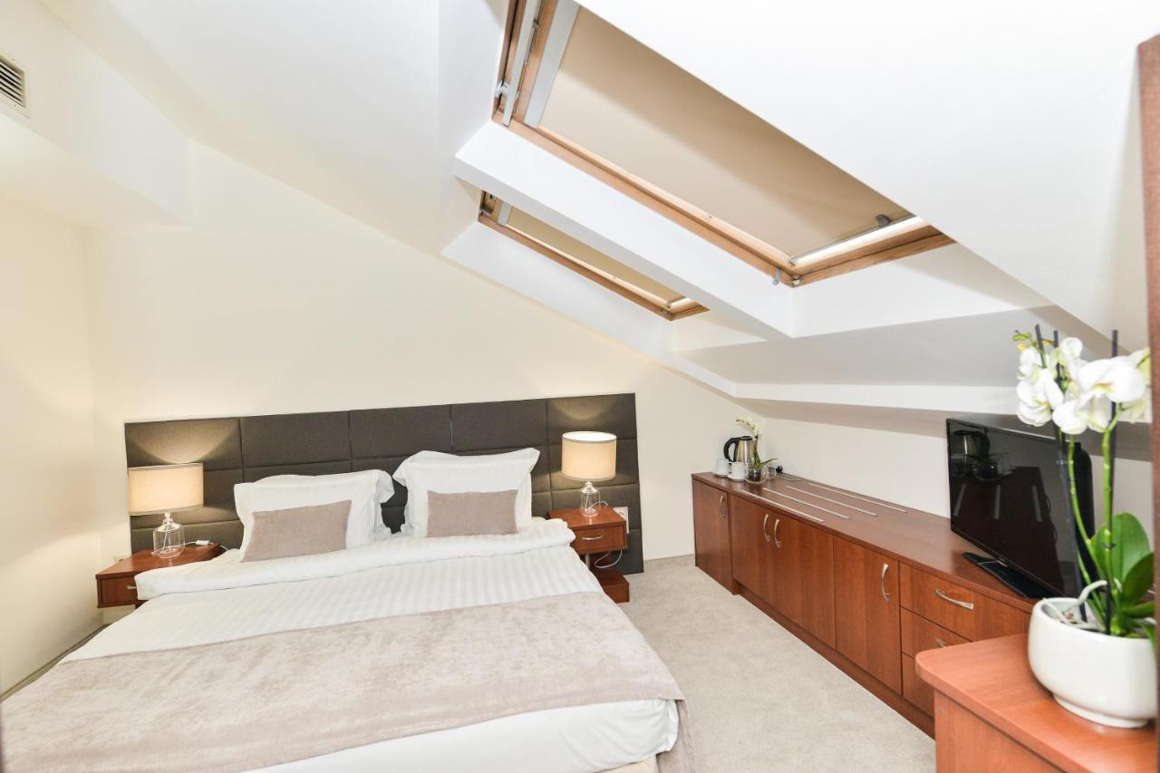 Double Room Double Bed Non-Smoking,1498593829:JPEG