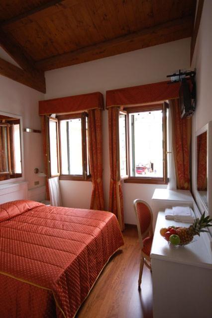 Double Room Dependence,1498804006:JPEG
