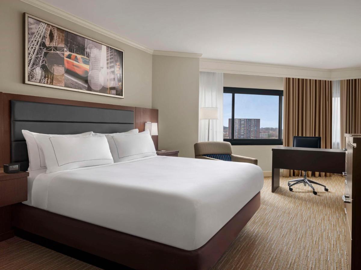 One King Bed Two Room Suite Non-Smoking,1498590799:JPEG