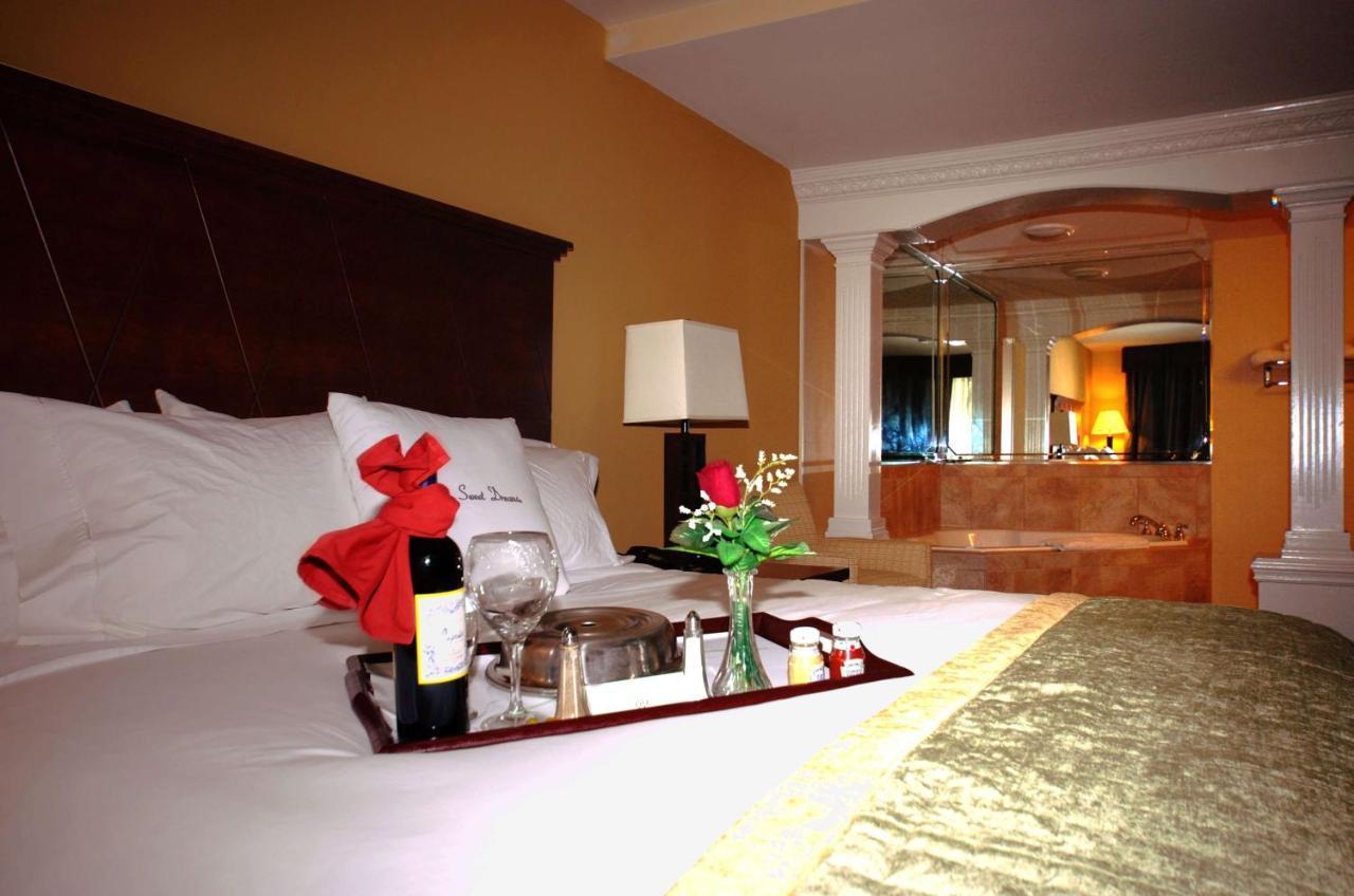 King Suite Whirlpool Non-Smoking