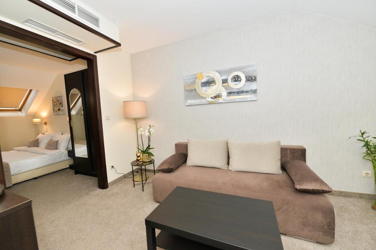 Suite King Bed Sofa Bed Non-Smoking