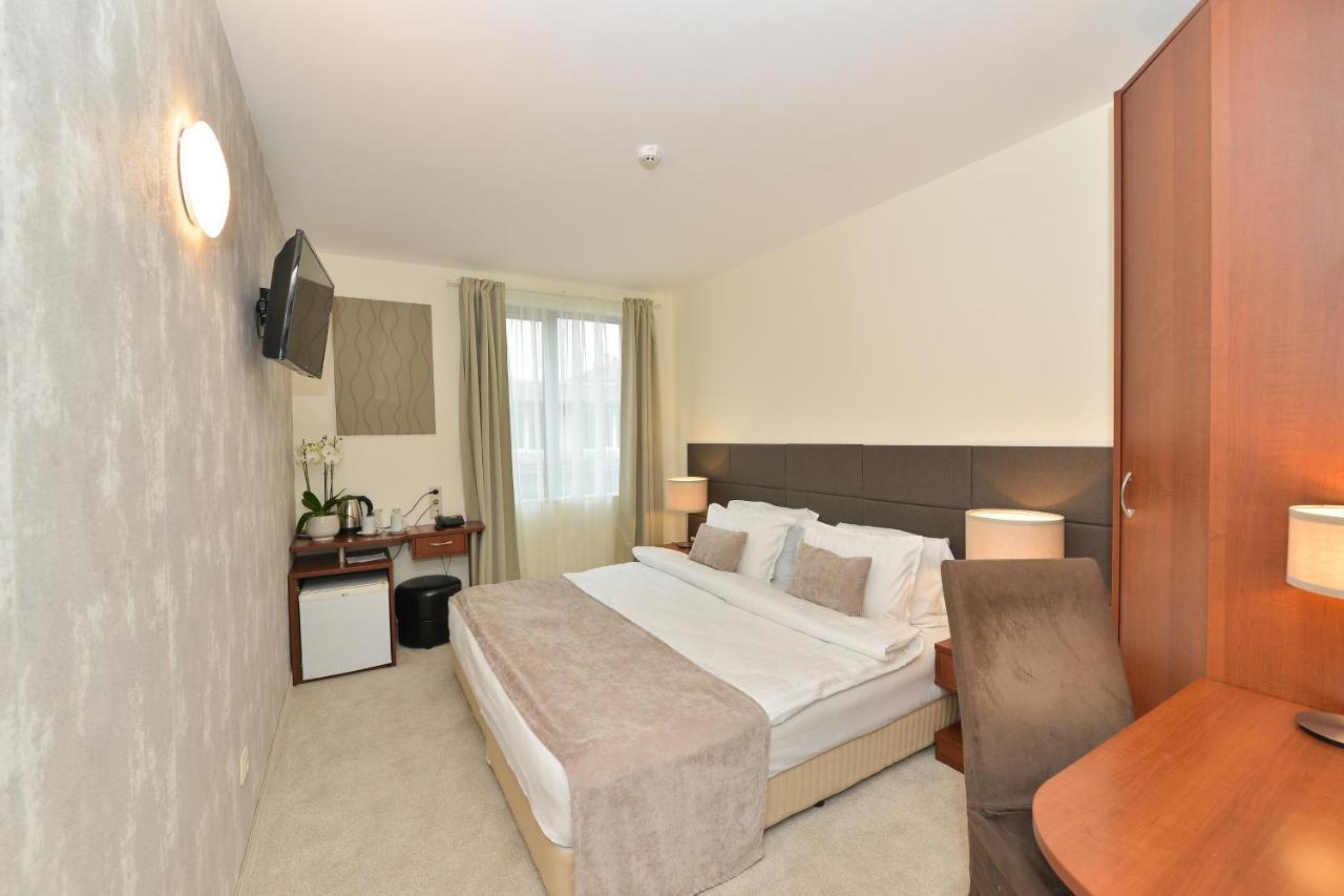 Double Room Double Bed Non-Smoking
