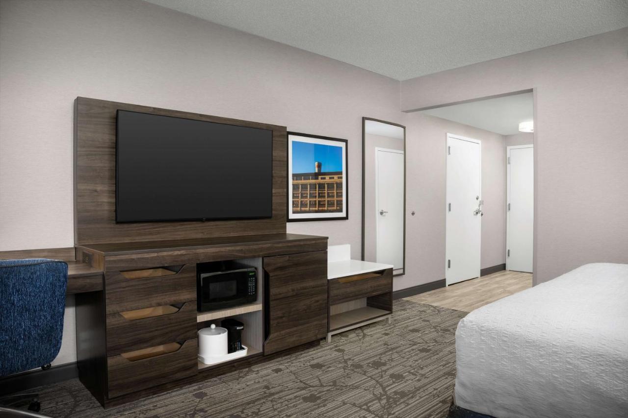King Room with Accessible Tub - Mobility and Hearing Access/Non-Smoking
