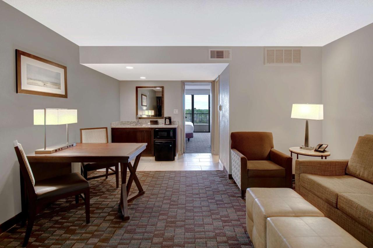 King Room with Balcony - Non-Smoking