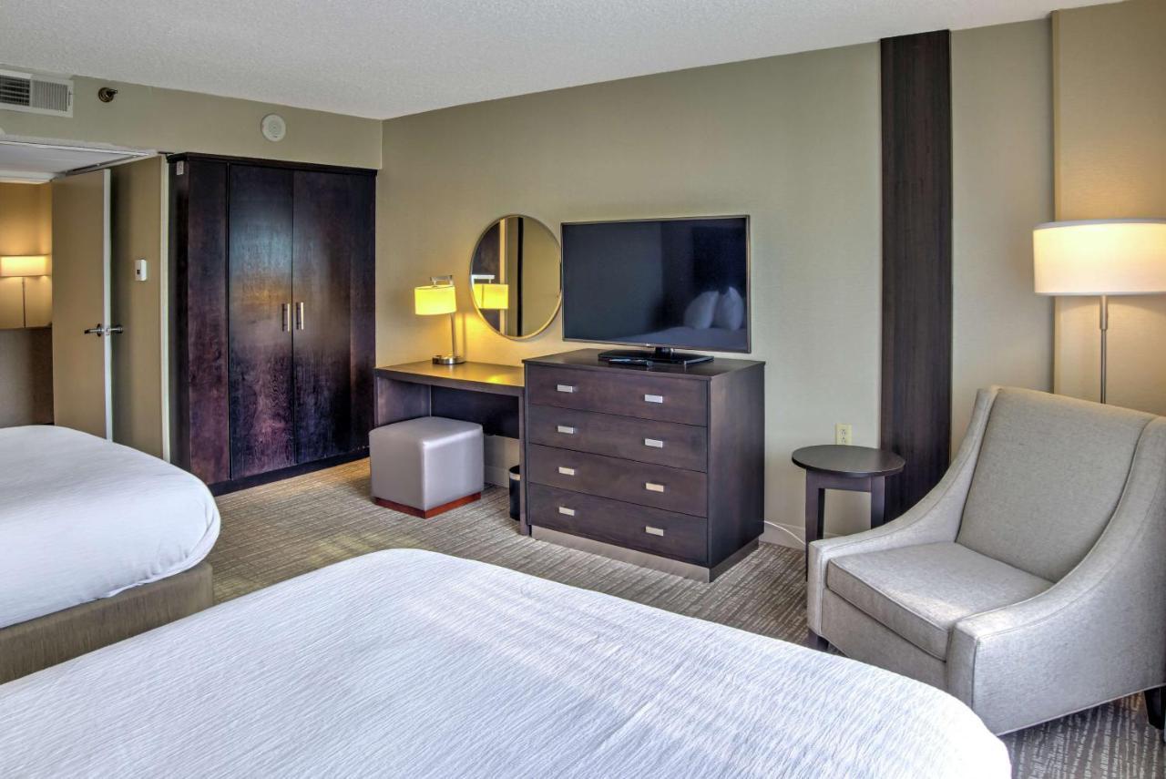 Two-Room Queen Suite Two Queen Beds
