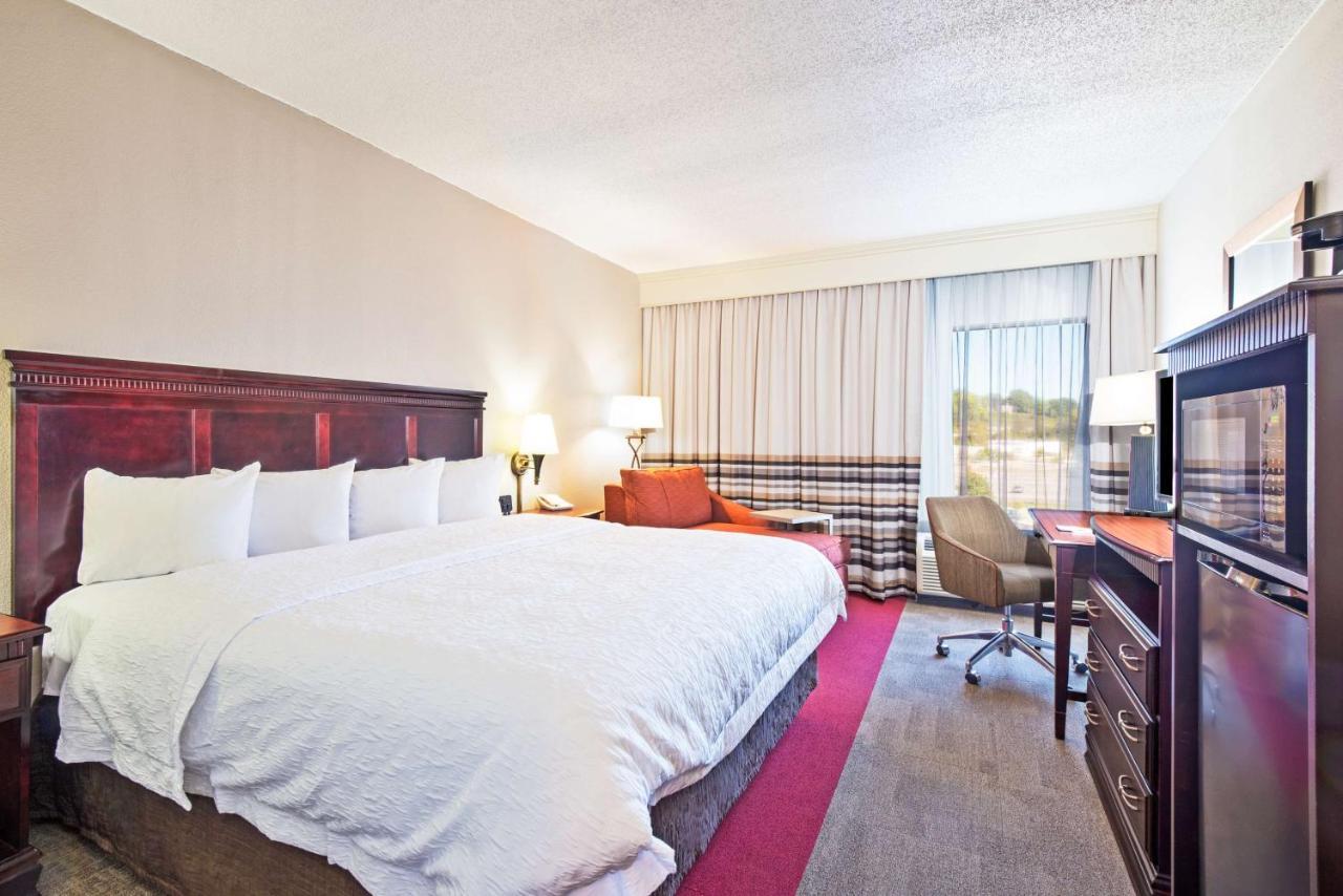 King Room with King Bed - Non-Smoking