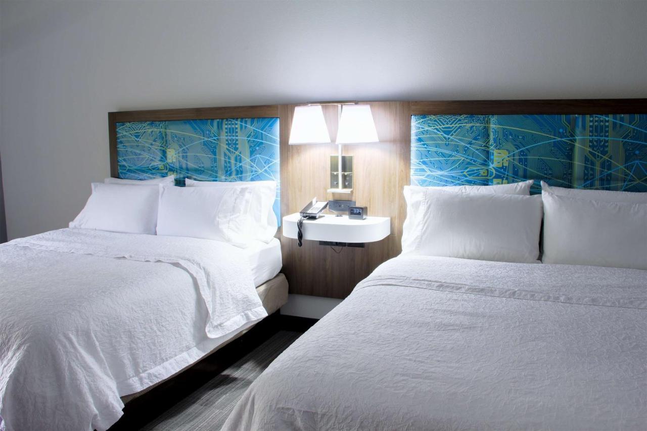 Queen Room with Two Queen Beds - Non-Smoking,1709810538:JPEG