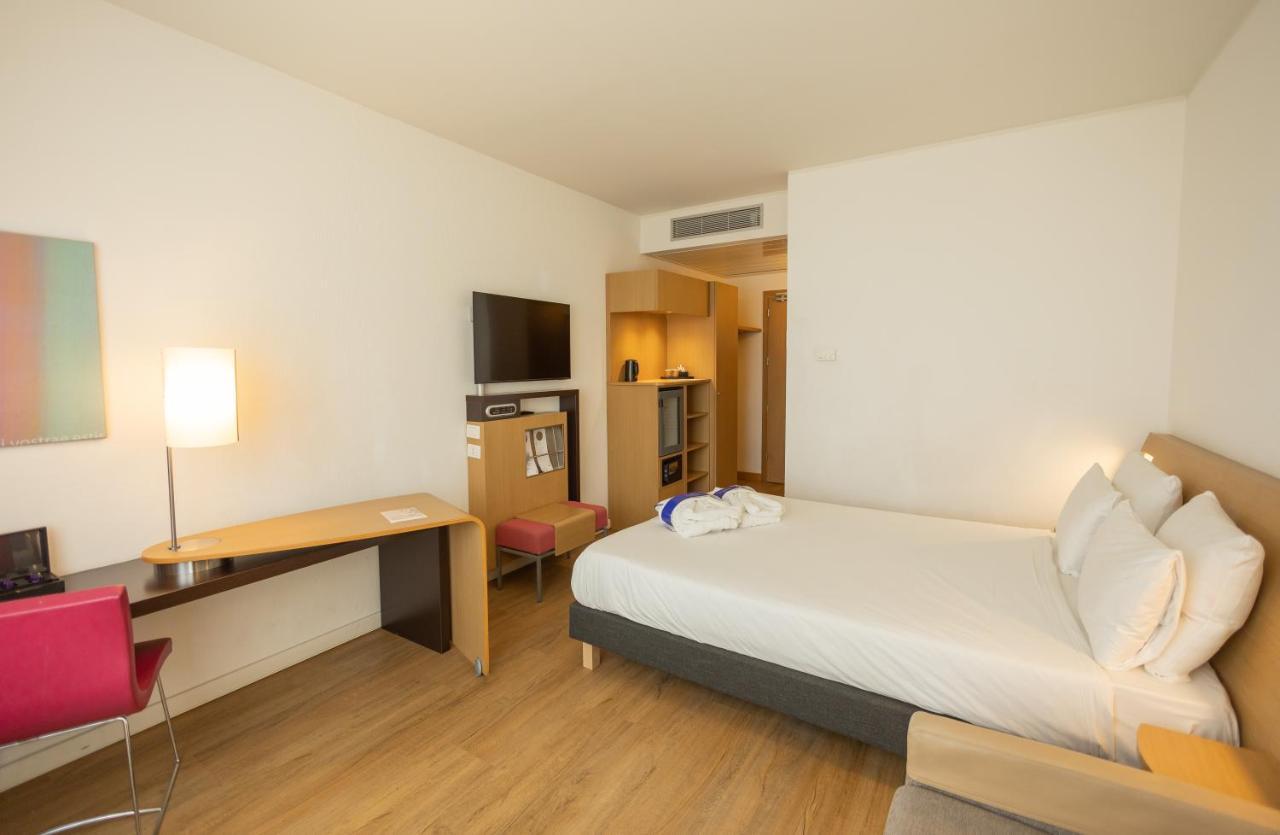 Executive Room,1554021130:JPEG