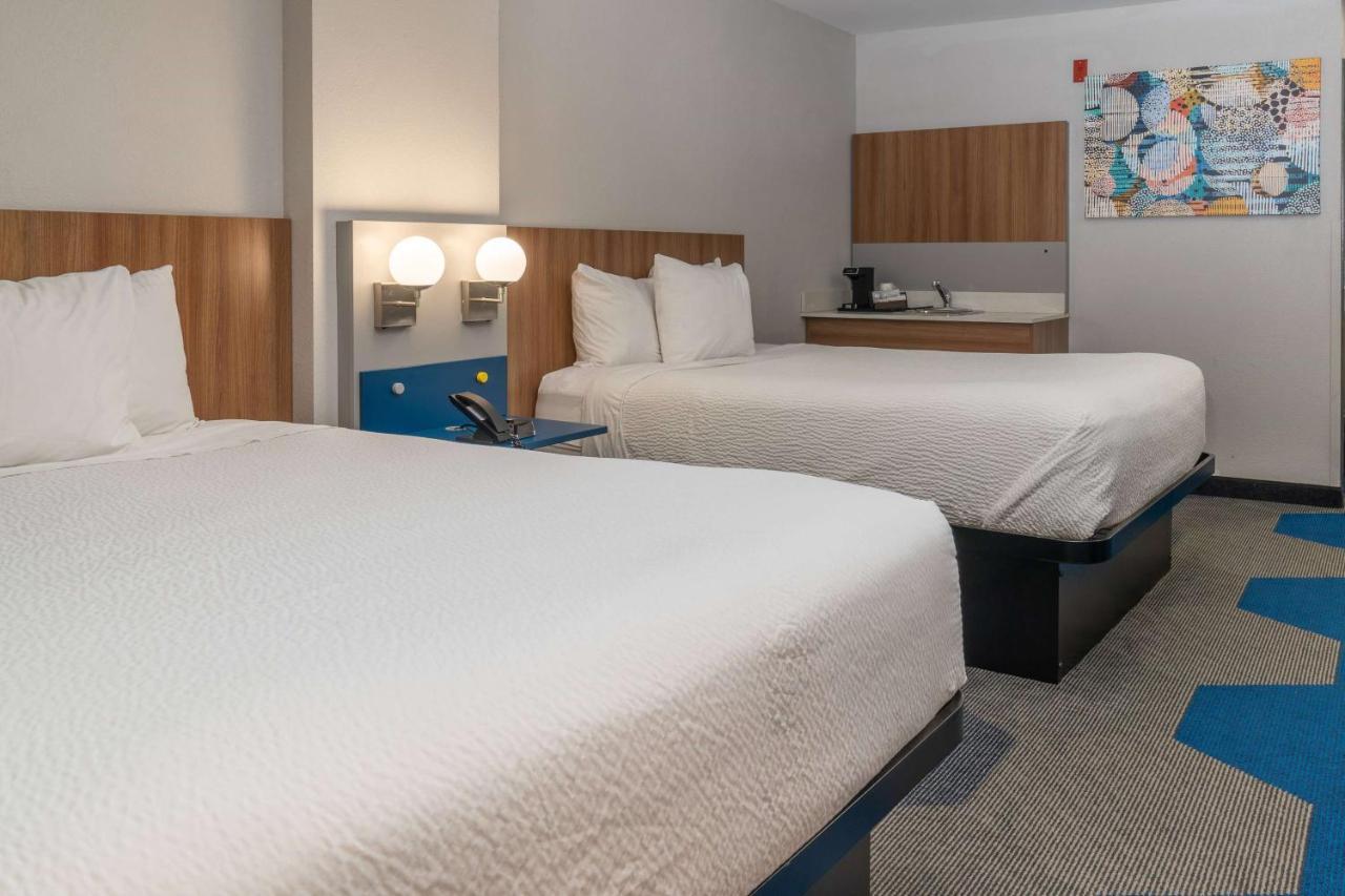 2 Queen Beds Suite Dog-Friendly Non-Smoking,1498631440:JPEG