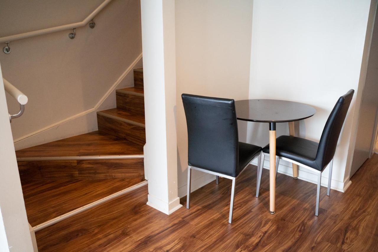 Two-Bedroom Apartment Split Level Queen Single