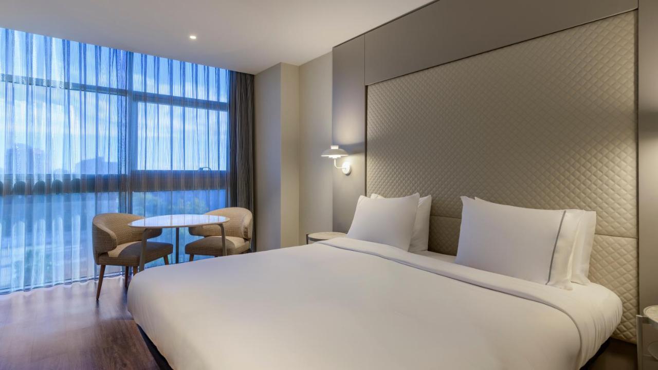Guest Room 1 King,1533883759:JPEG