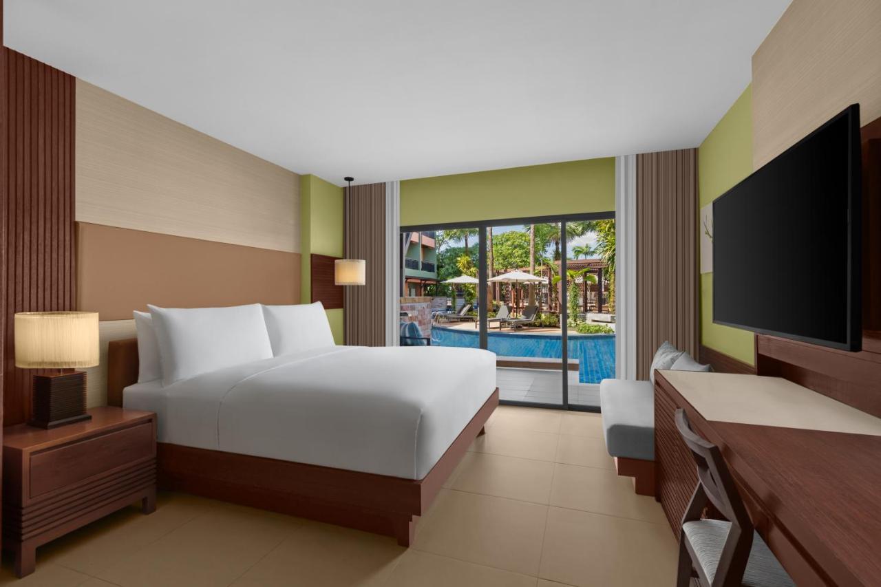 Premier Guest Room 1 King Pool Access,1580406749:JPEG