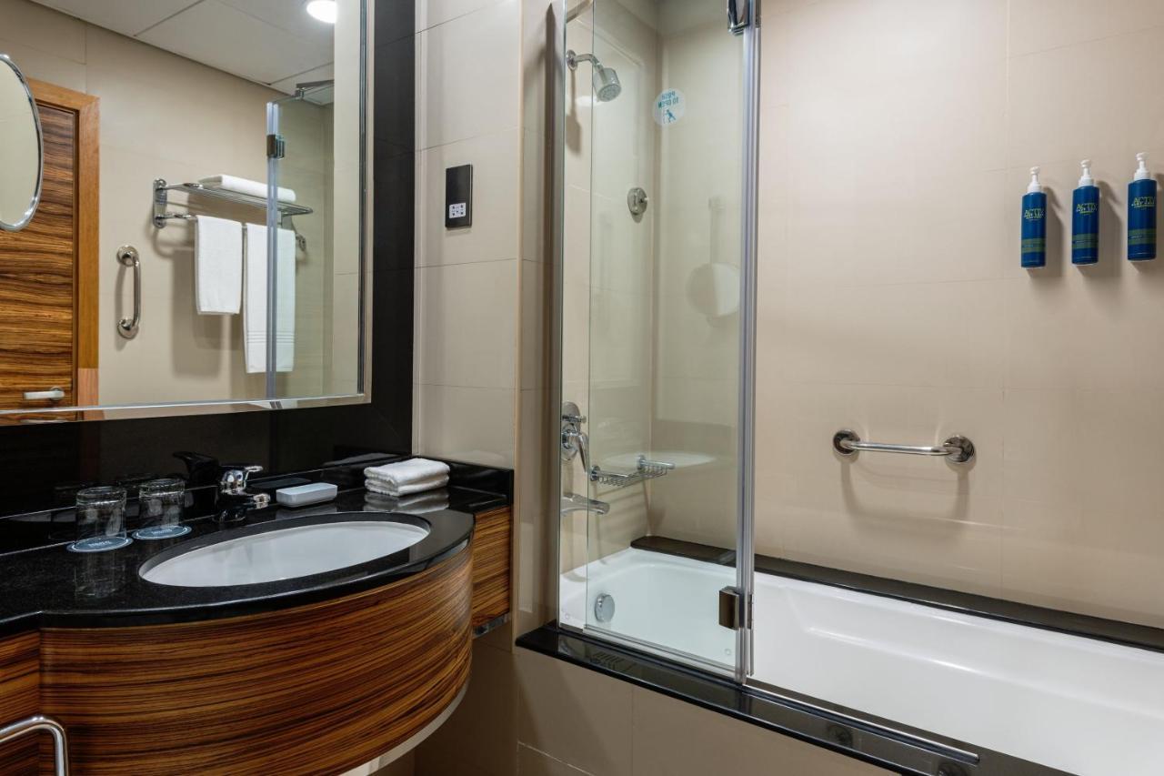 Studio, 1 King with complimentary shuttle service to Dubai Mall & Kite Beach,1498545925:JPEG
