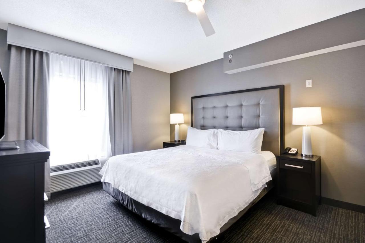 Two-Bedroom Suite Tub Mobility Access or Non-Smoking,1499258659:JPEG