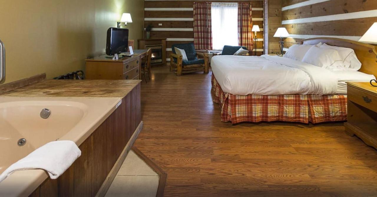 Honeymoon Suite,1434774382:JPEG