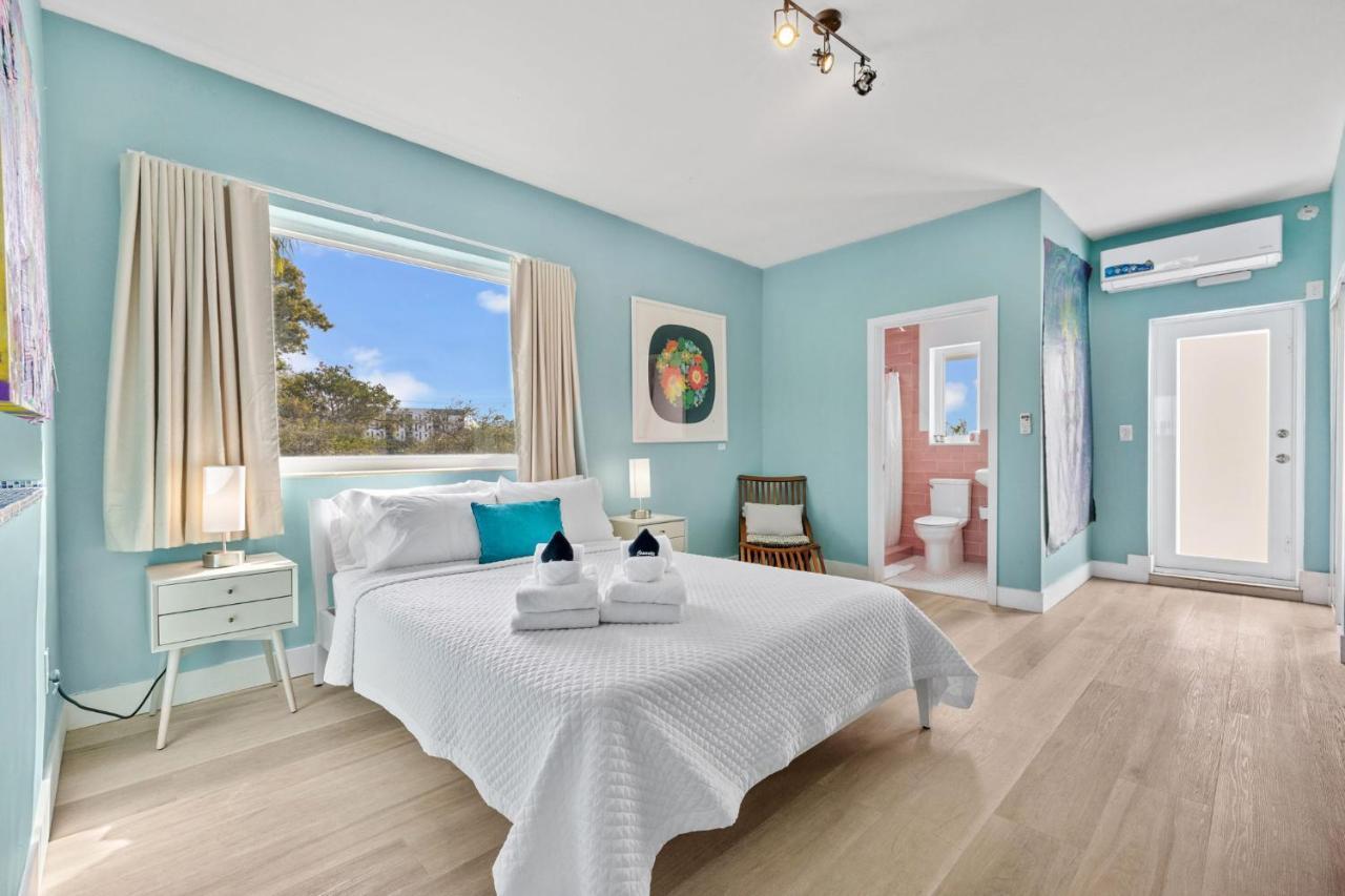 Deluxe Queen Suite