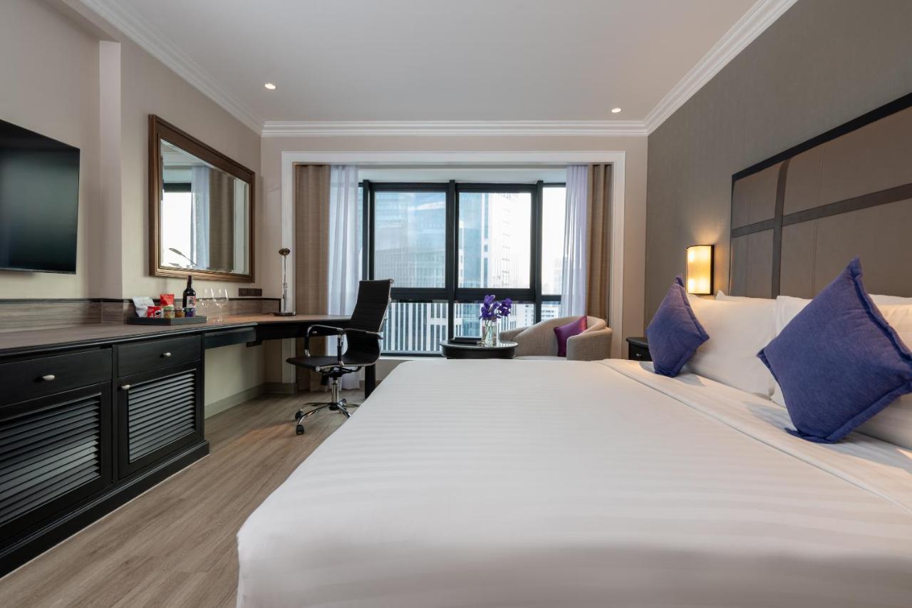 Deluxe Skyline King Room