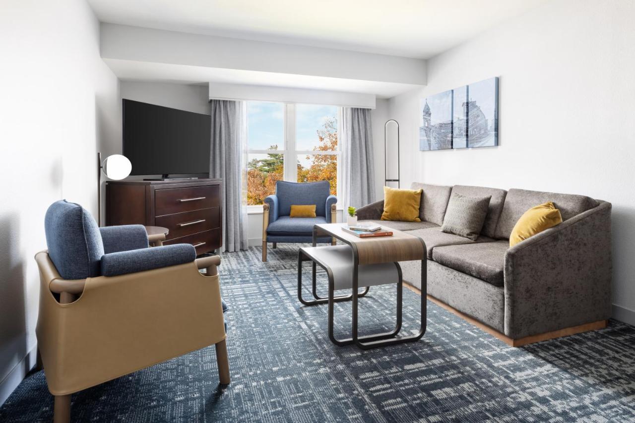 One-Bedroom King Suite Non-Smoking