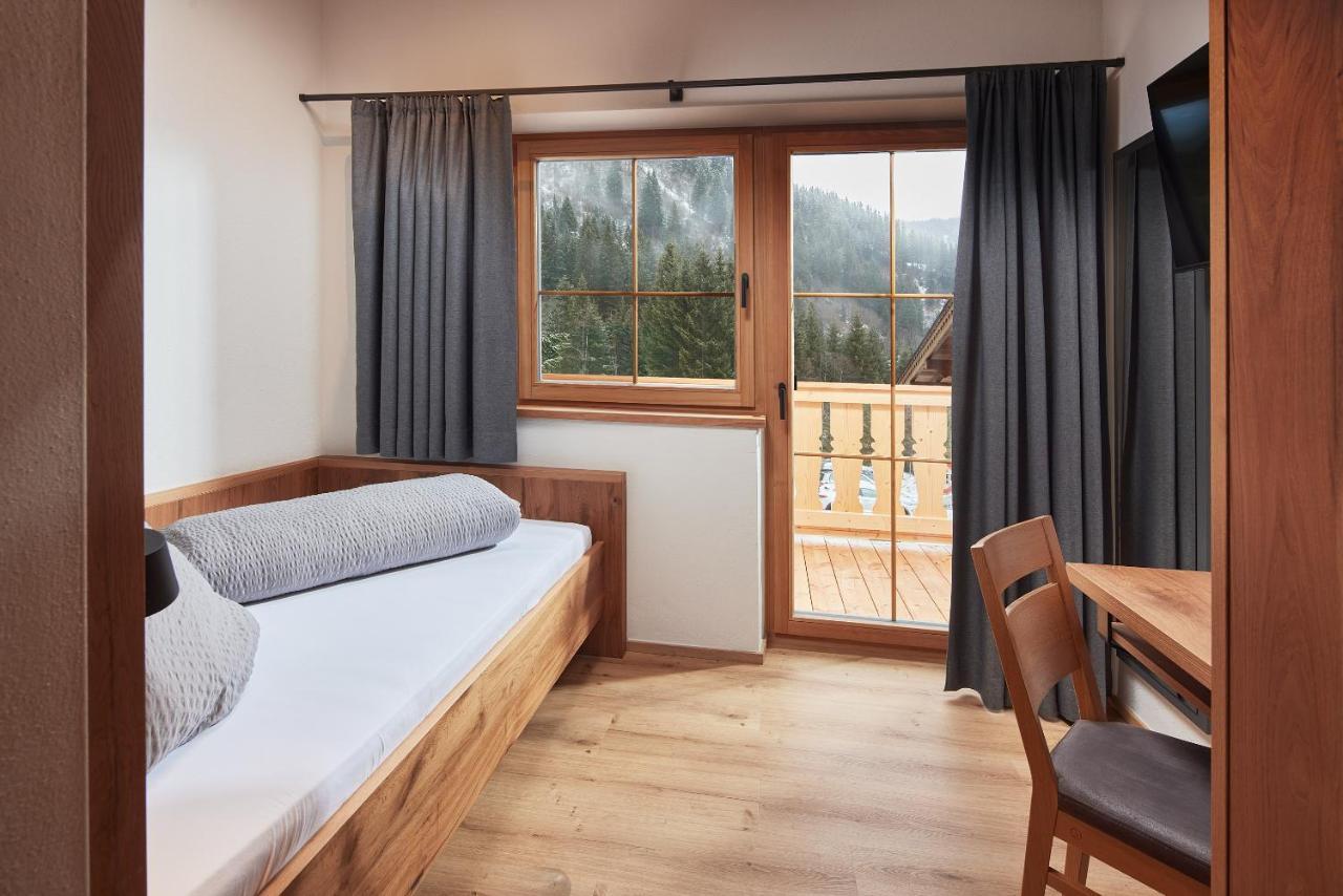 Single Room Mountain View,1521069175:JPEG