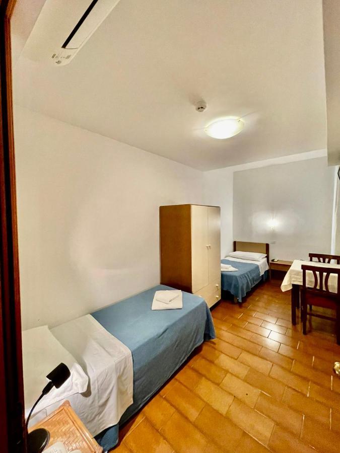 Standard Twin Room Canal View