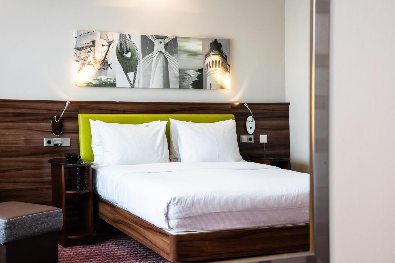 Queen Room - Accessible,1499436475:JPEG