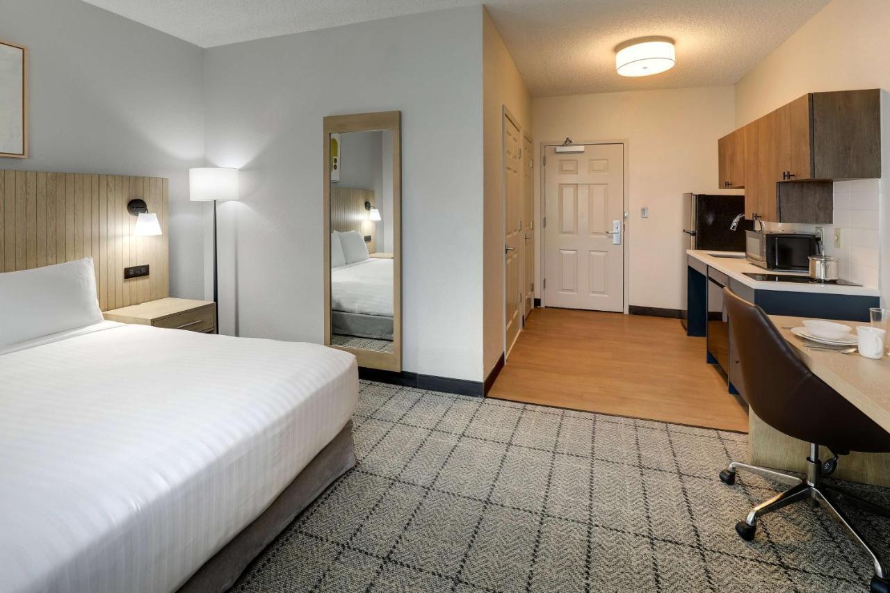 Studio Suite Queen Roll Shower Mobility Accessible,1498772890:JPEG