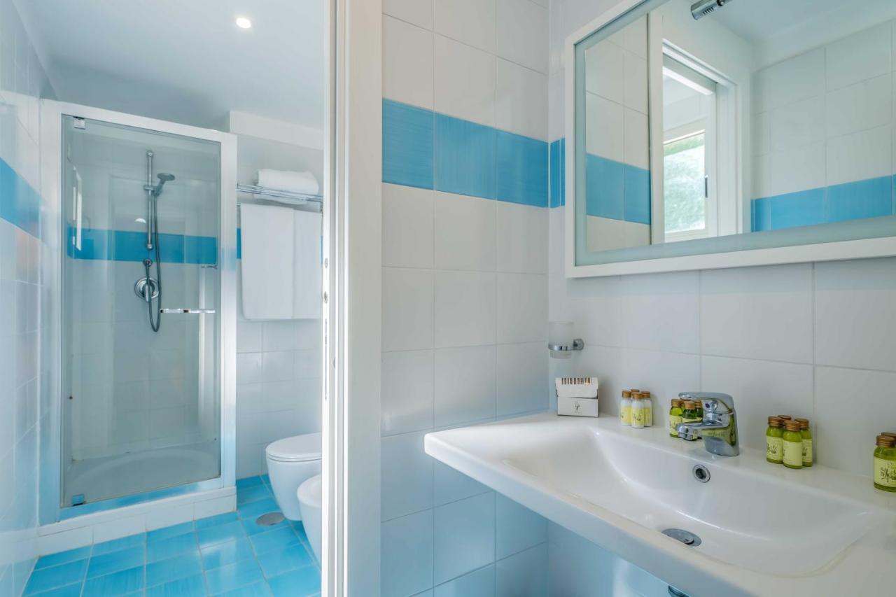 Family Room Private Bathroom