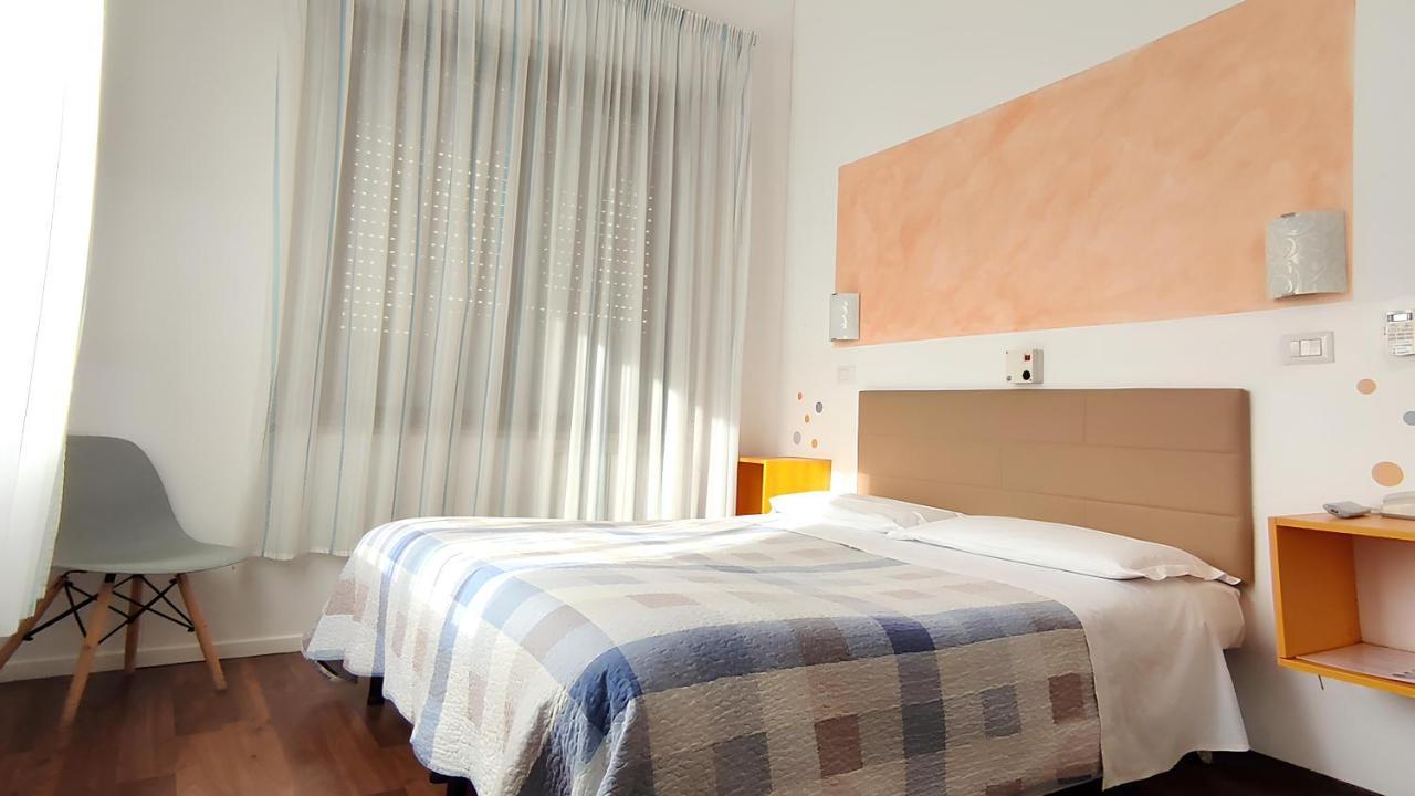Small Double Room,1498777138:JPEG