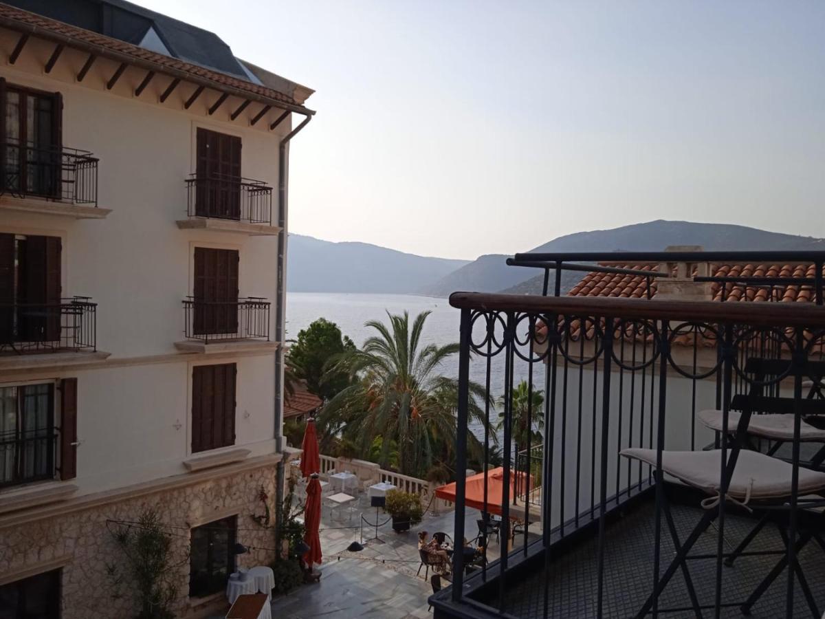 Double or Twin Room Partial Sea View