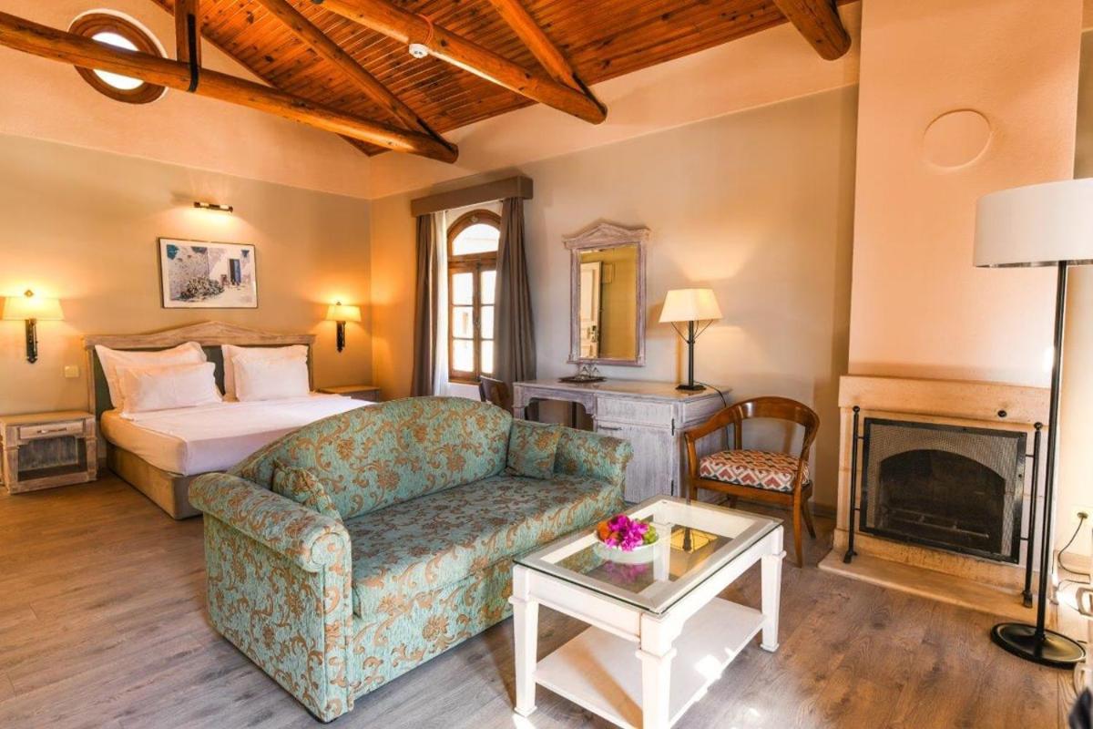 Double or Twin Room Partial Sea View