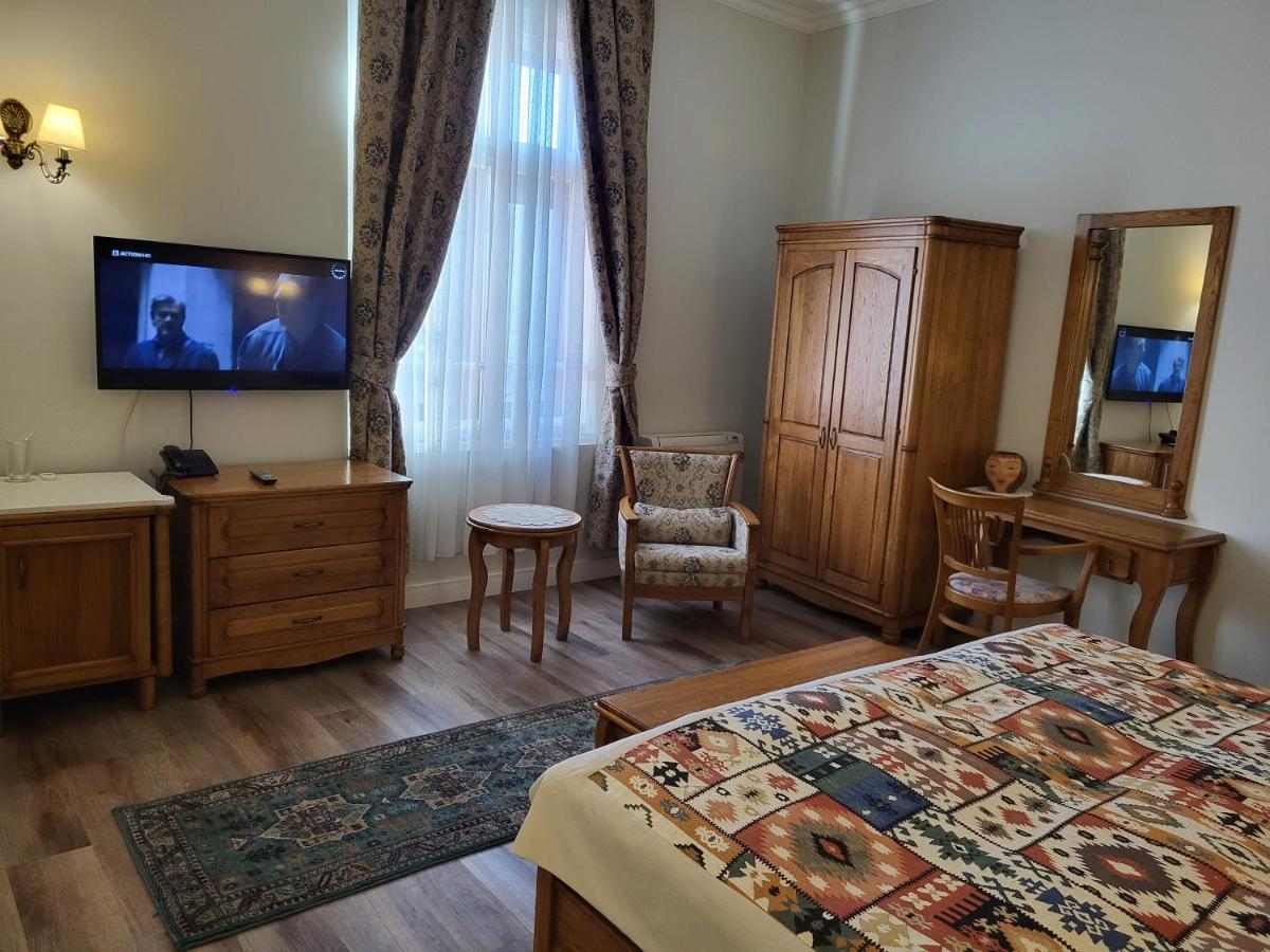 Standard King Room