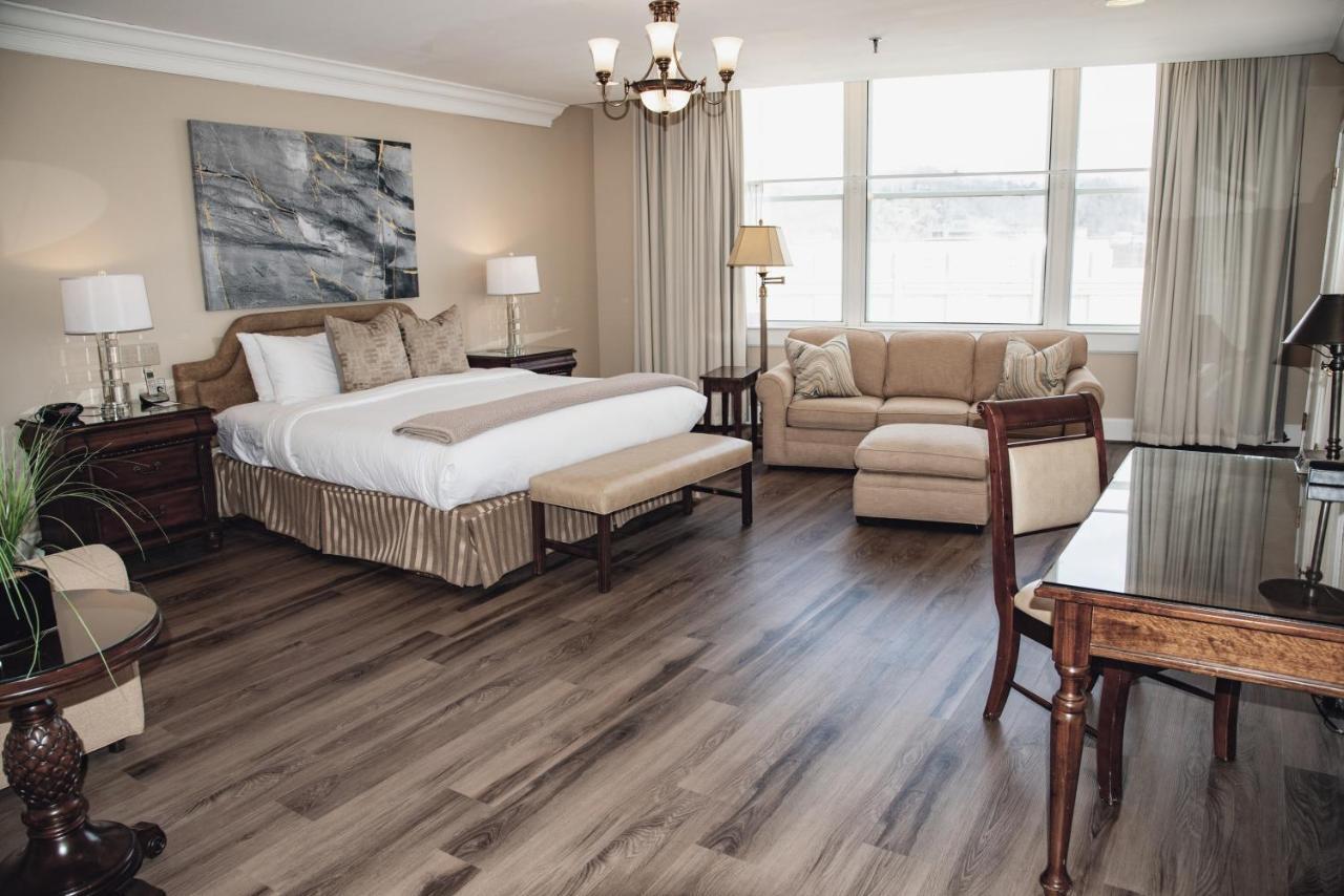 Executive King Suite City View Sofabed Whirlpool Bath or Non Smoking
