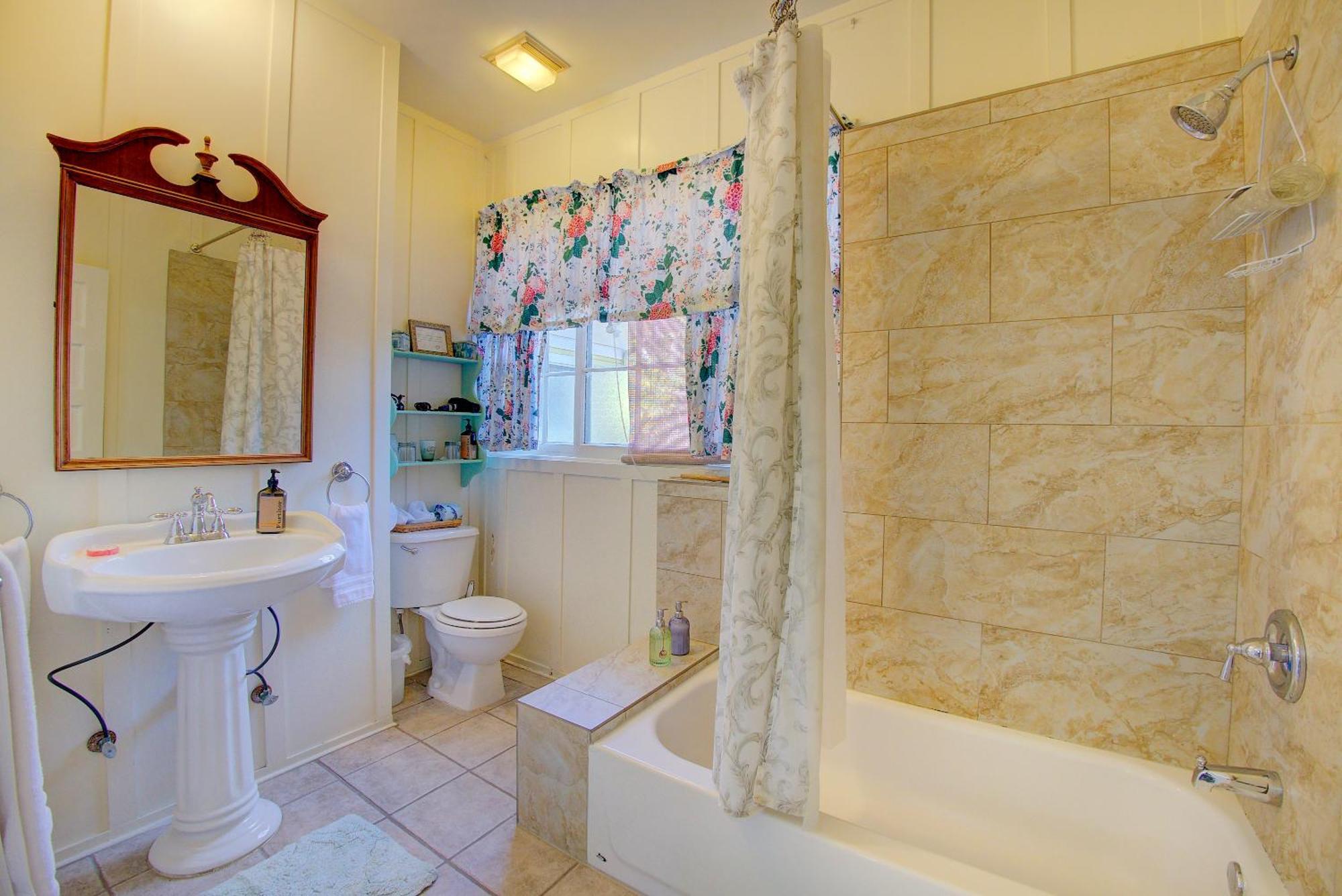 Standard Queen Room,1499528746:JPEG