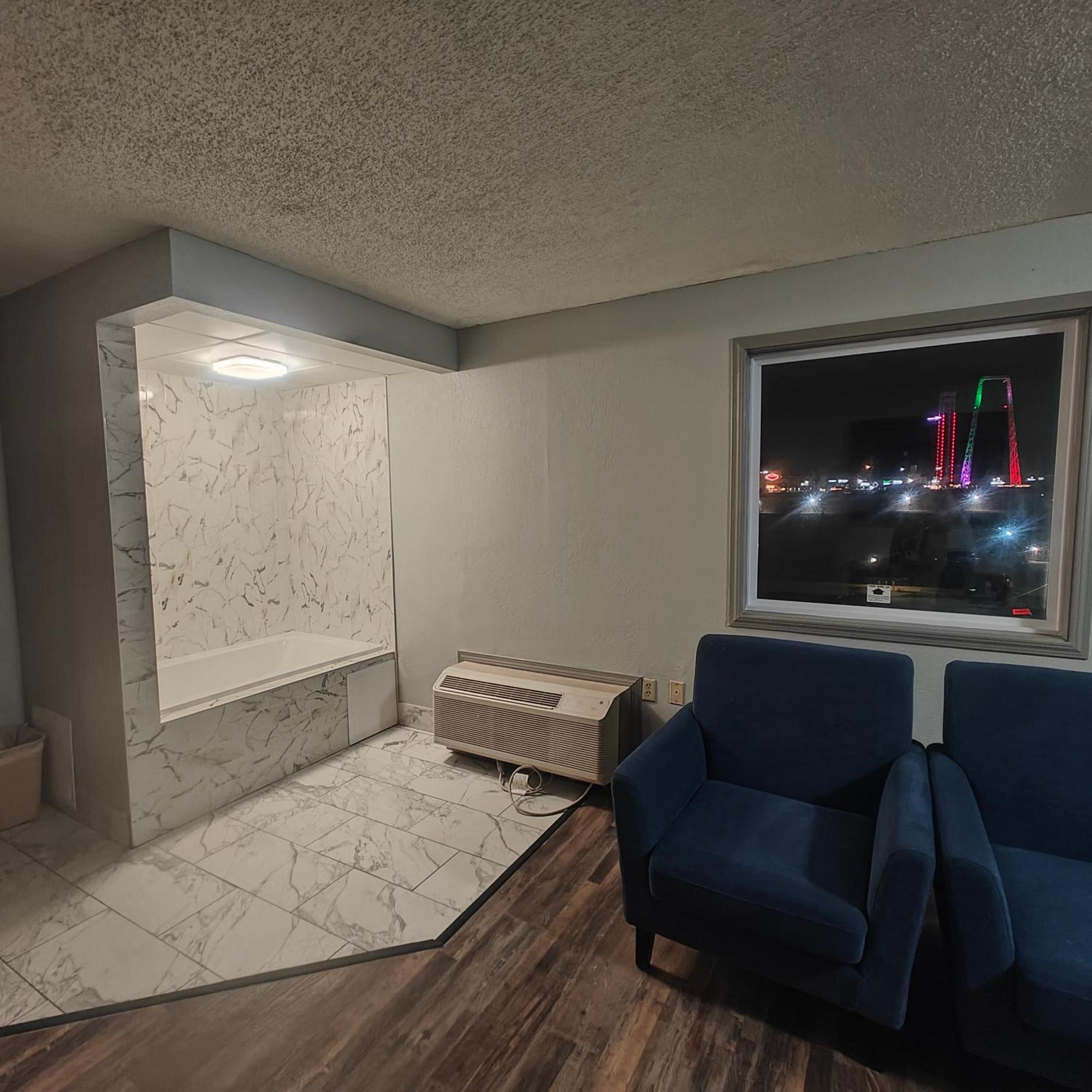 Deluxe King Suite Spa Bath