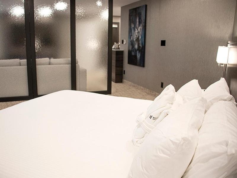 Luxury Deluxe Suite