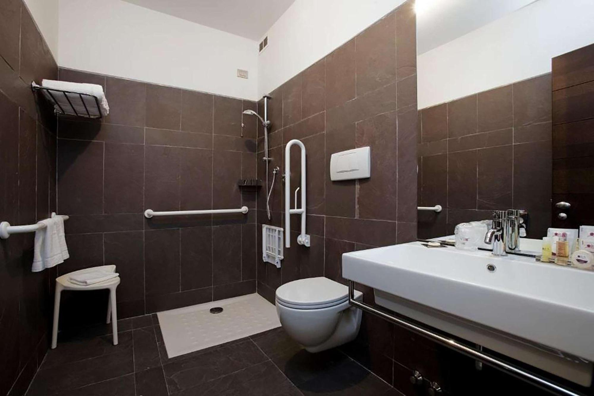 Standard Double Room Roll Shower Disability Access,1674703101:JPEG