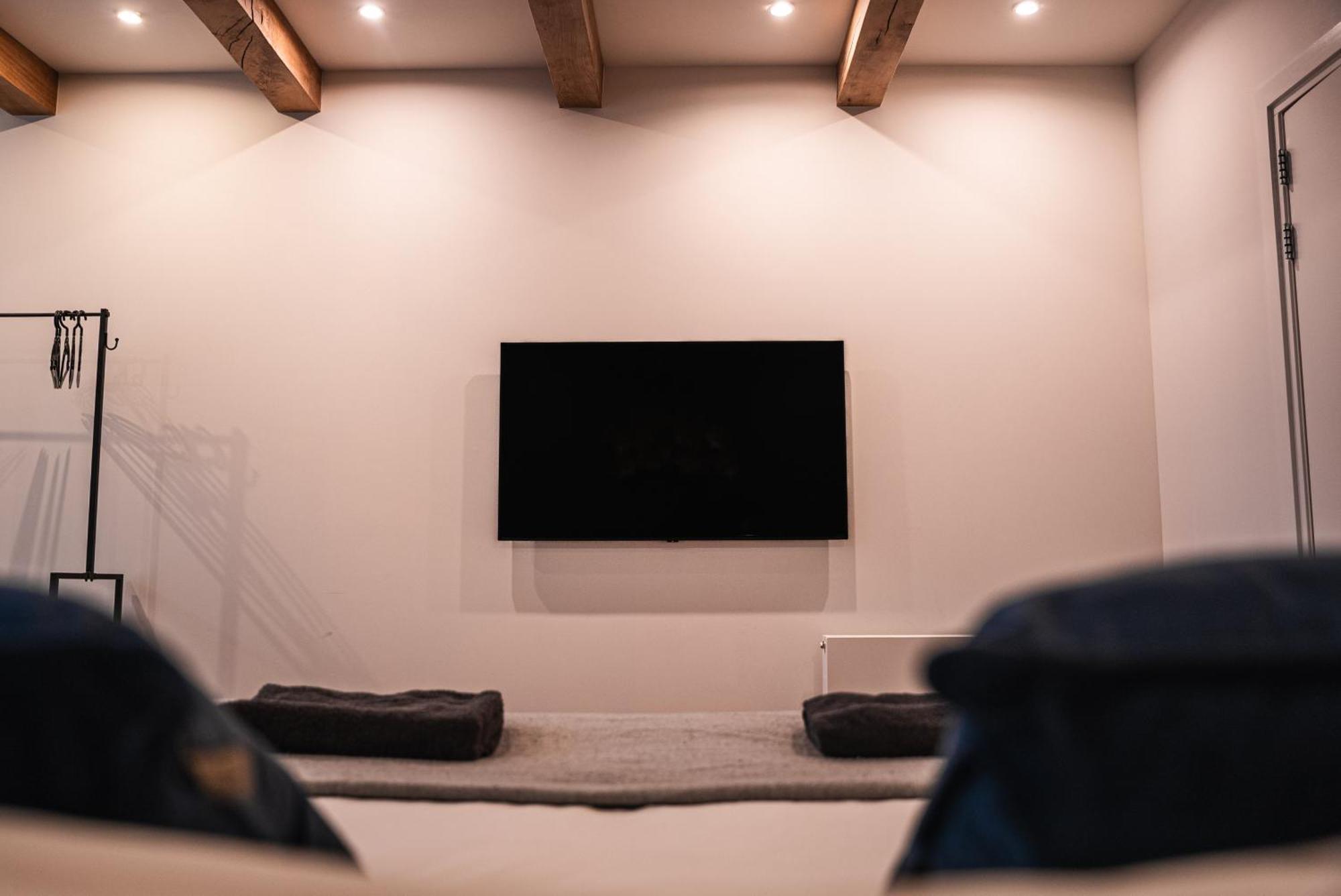 Deluxe Studio