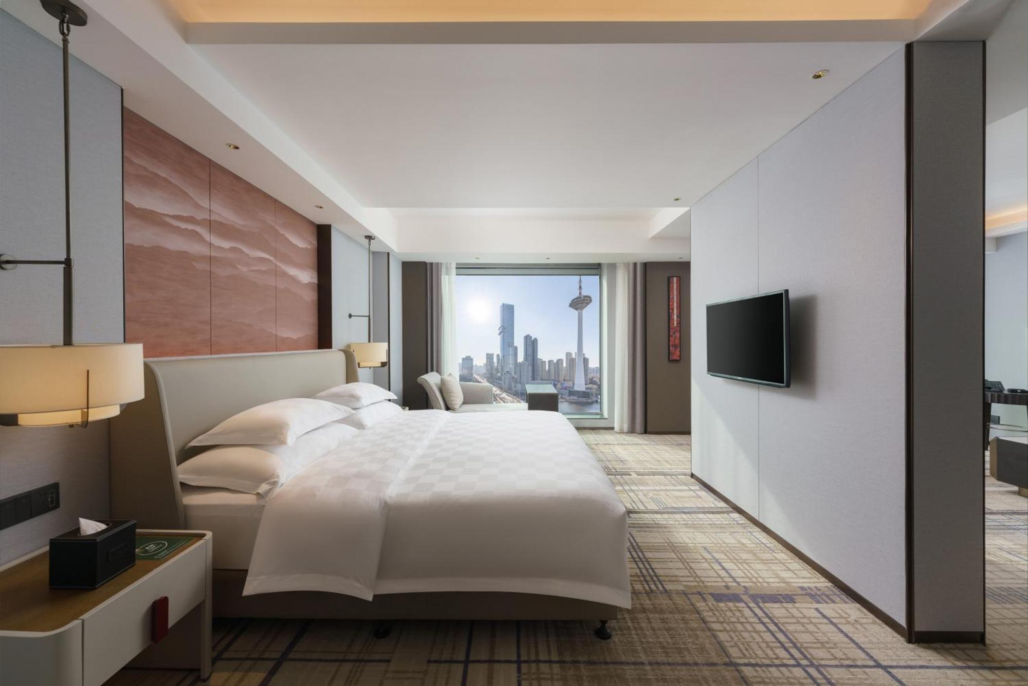 Swissotel Signature Room One King Bed Lake City View