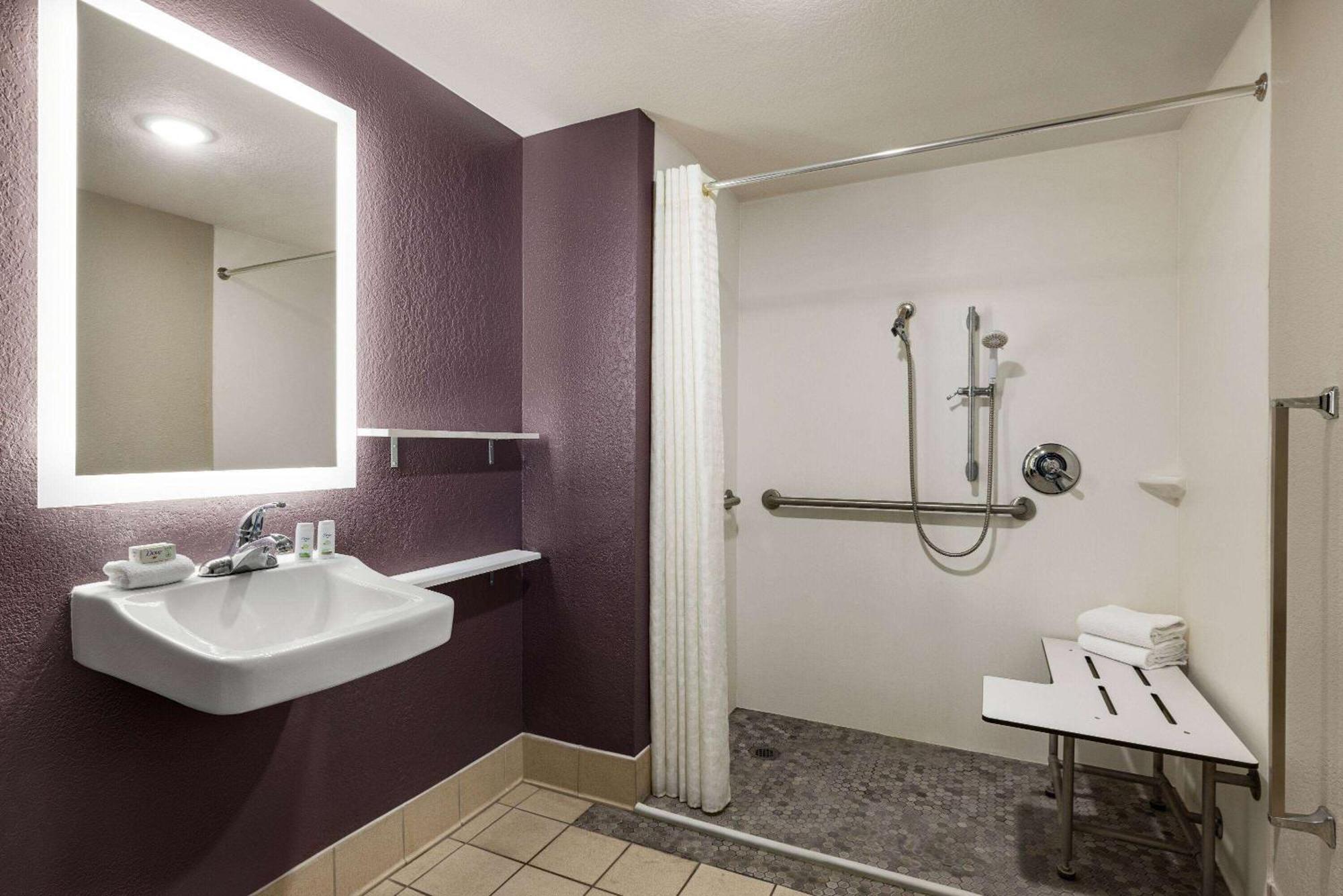 Double Room Two Double Beds Roll Shower Non-Smoking