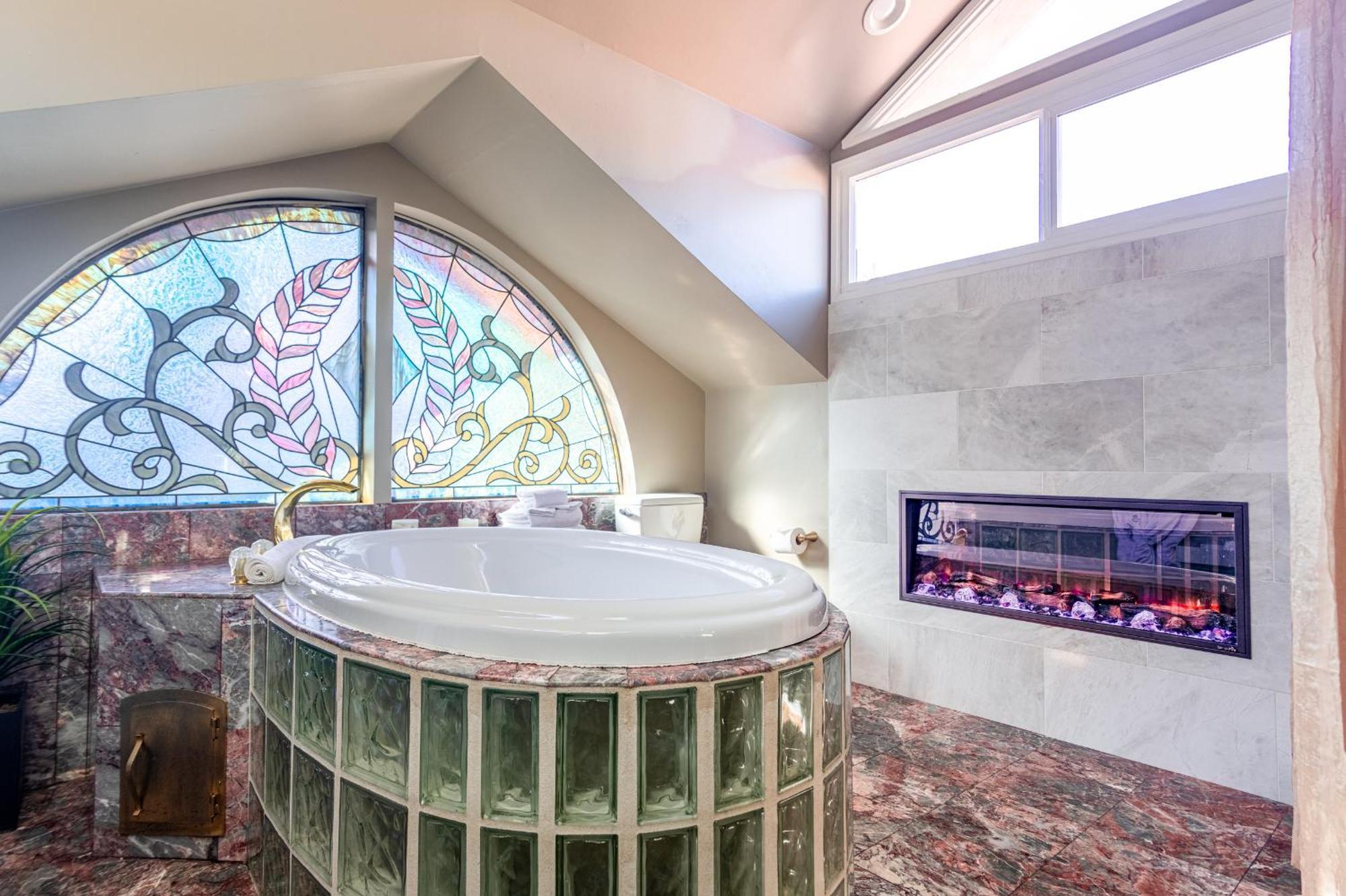 Happiness Deluxe Couples Spa Room,1499631775:JPEG