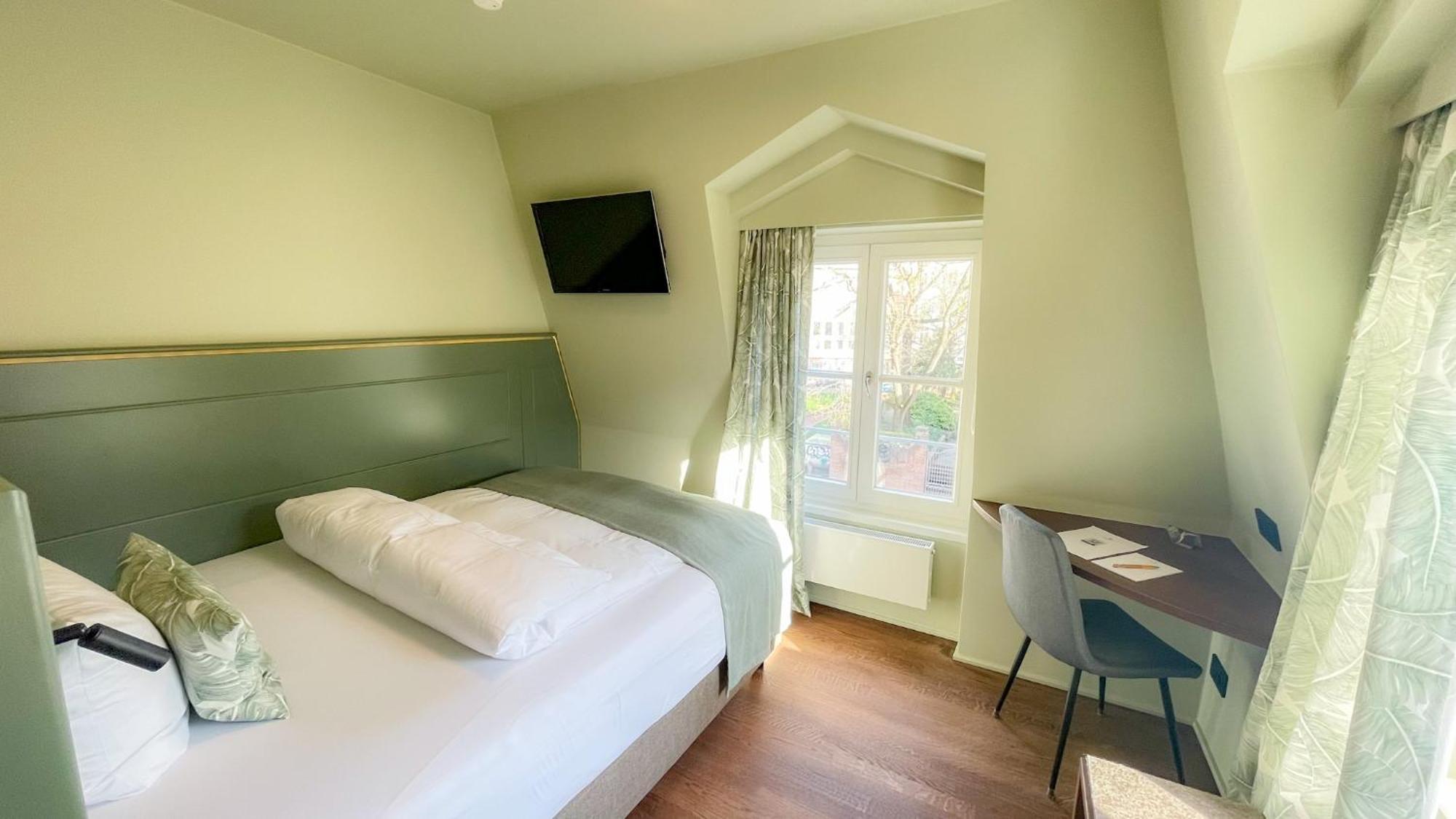 Superior Single Room with French Bed,1255821343:JPEG