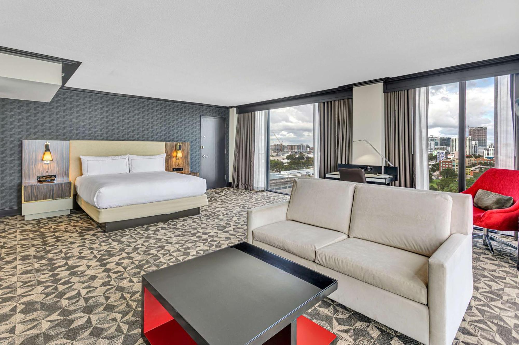 Junior King Suite Seating Area,1498873783:JPEG