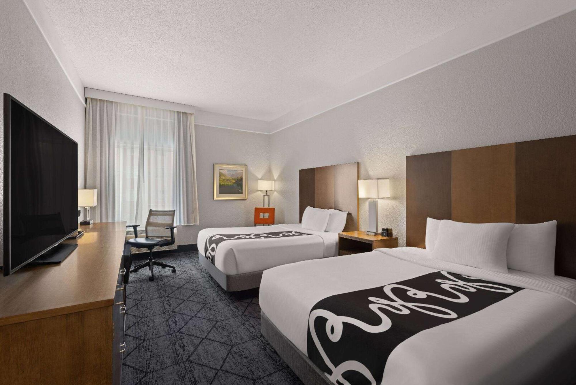 Deluxe Queen Room Two Queen Beds