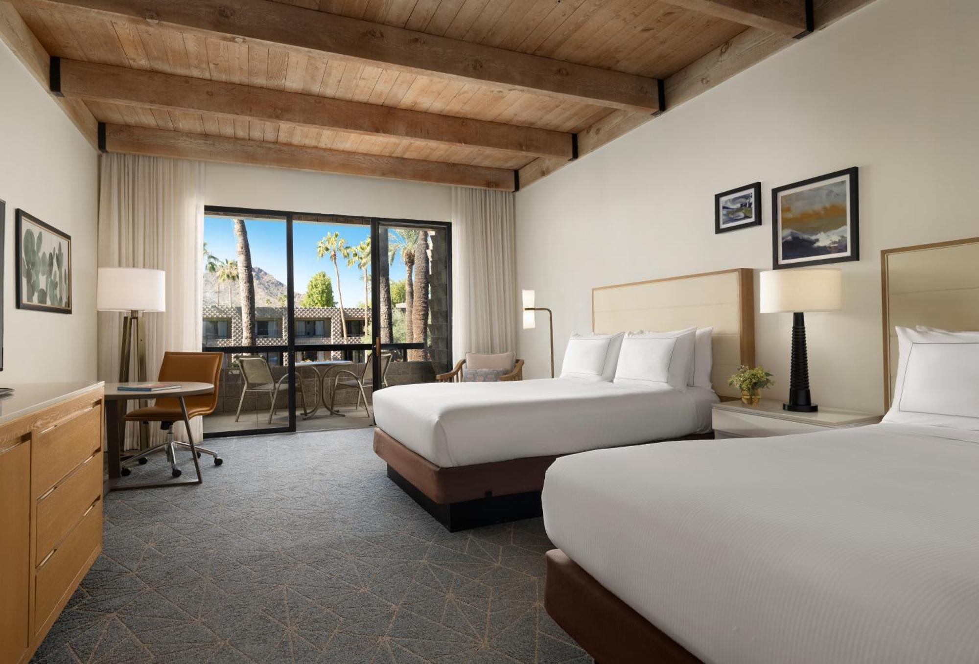 Queen Room Patio or Balcony Courtyard View